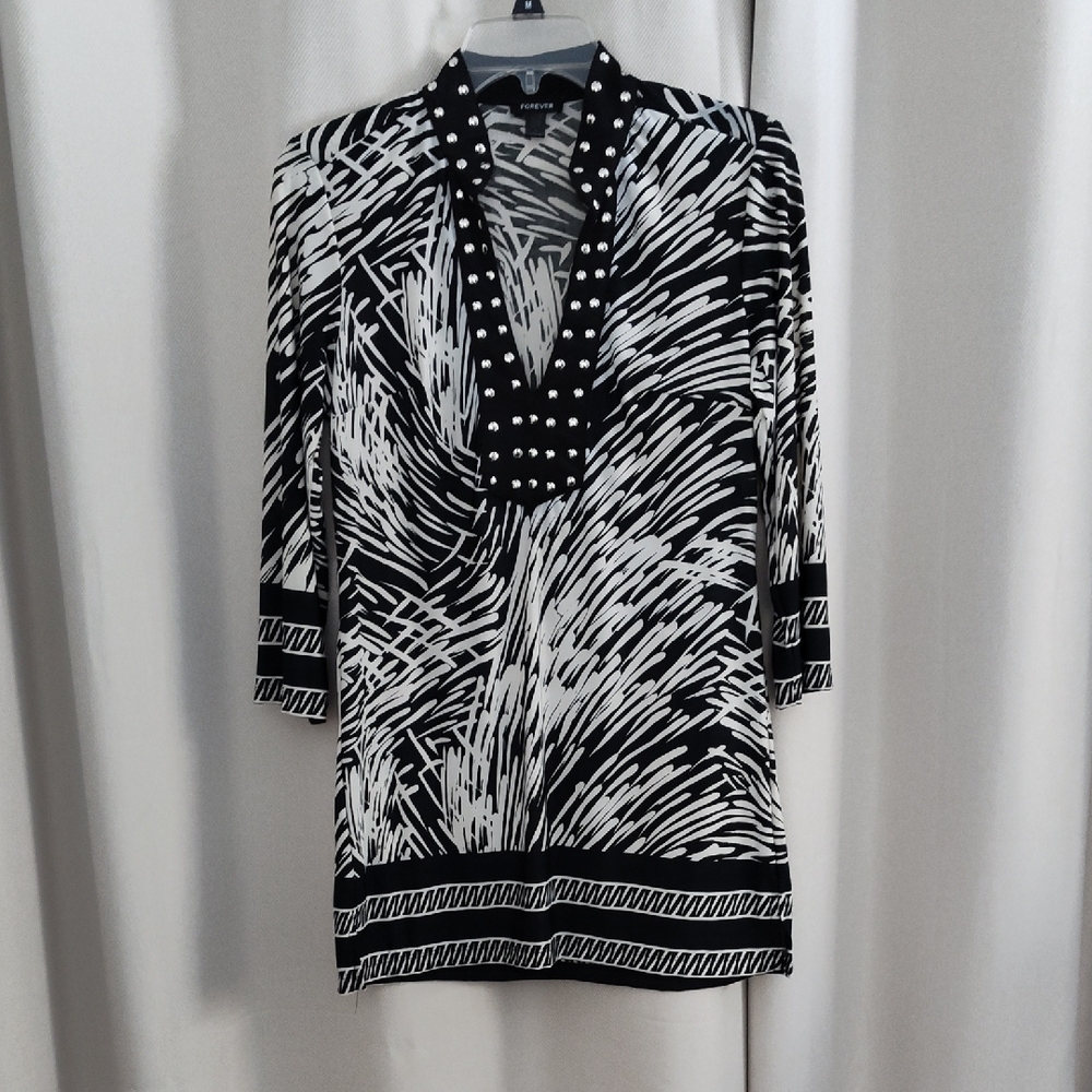 Forever 21 Black and White Patterned Blouse Size Small